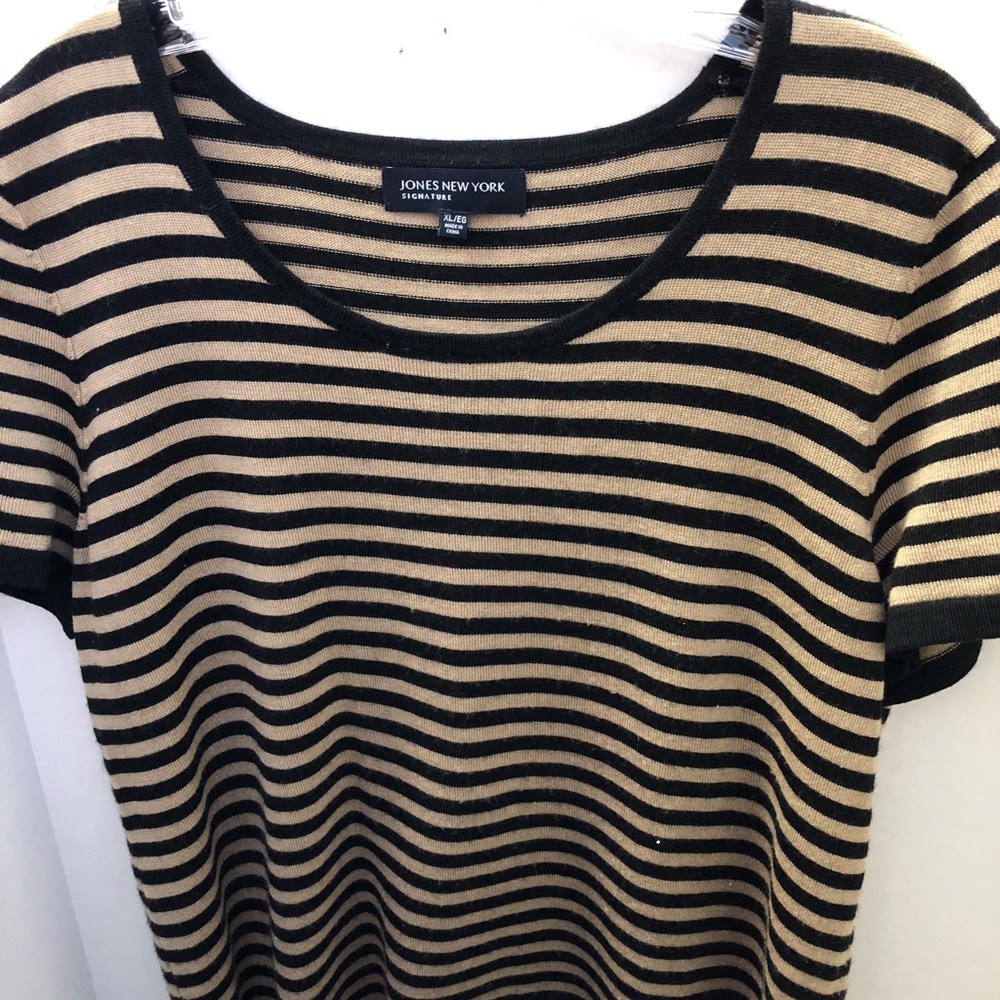 Jone Net York knit shirt.